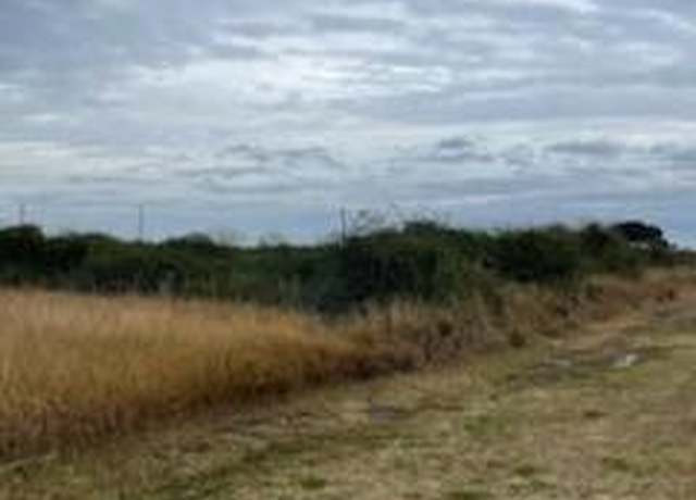 Property at 511 Serene Dr E, Victoria, TX 77905