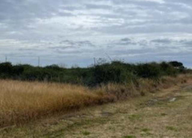 Property at 511 Serene Dr E, Victoria, TX 77905