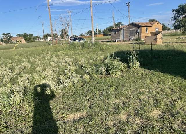 Property at 1212 E 11th St, Plainview, TX 79072
