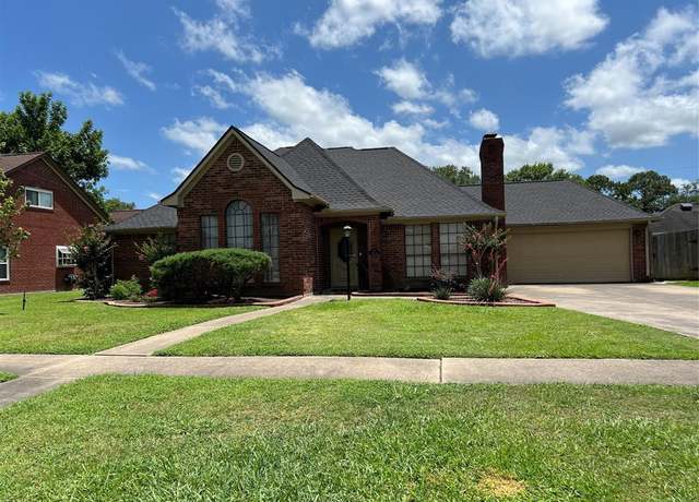 Property at 37 N Erik Dr, Angleton, TX 77515, 3 beds, 2 baths