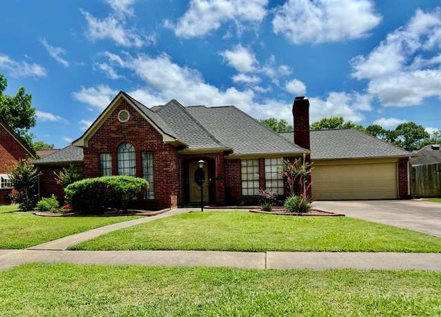 Property at 37 N Erik Dr, Angleton, TX 77515, 3 beds, 2 baths