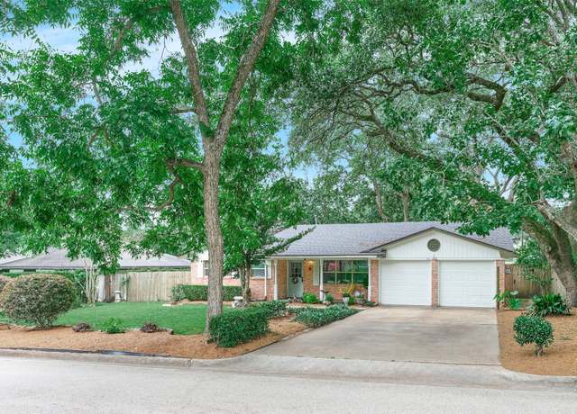 Property at 1103 Hillcrest Dr, Conroe, TX 77301, 3 beds, 2 baths