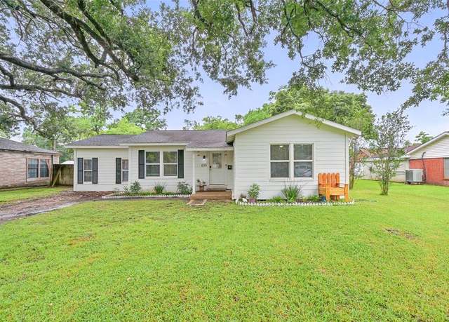Property at 630 N Rockisland St, Angleton, TX 77515, 3 beds, 2 baths