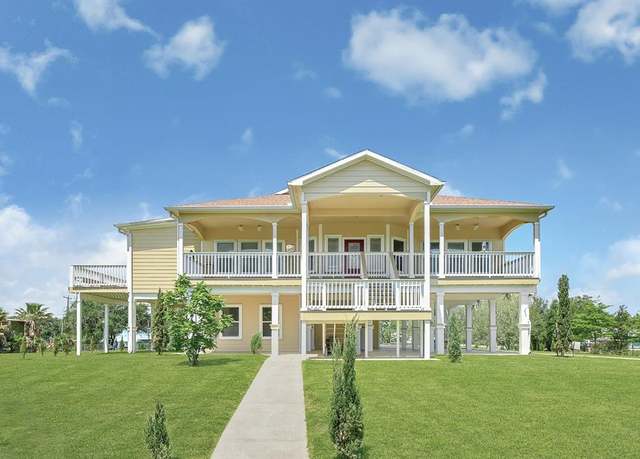 Property at 1004 8th St, San Leon, TX 77539, 3 beds, 3 baths