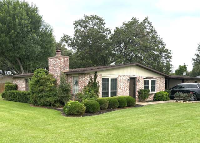 Property at 103 Greenbriar Dr, Wharton, TX 77488, 3 beds, 2.5 baths