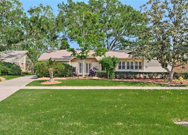 Property at 2105 Willow Dell Dr, Seabrook, TX 77586, 3 beds, 2 baths