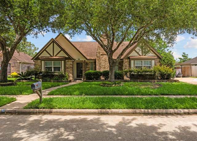 Property at 2005 E Pine Hill Dr, Pearland, TX 77581, 3 beds, 2 baths