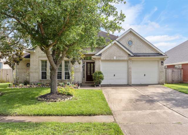 Property at 9014 Carriage Point Dr, Sugar Land, TX 77479, 3 beds, 2 baths