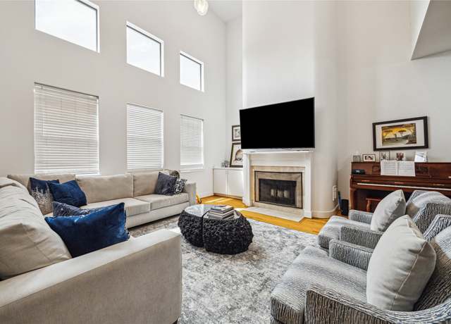 Property at 2206 Sherwin St, Houston, TX 77007, 2 beds, 2.5 baths