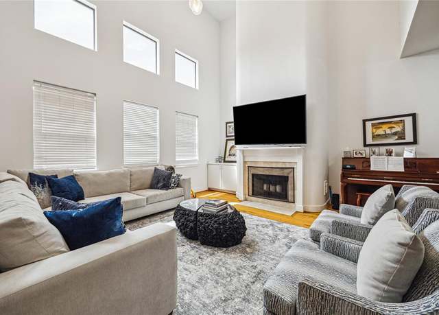 Property at 2206 Sherwin St, Houston, TX 77007, 2 beds, 2.5 baths