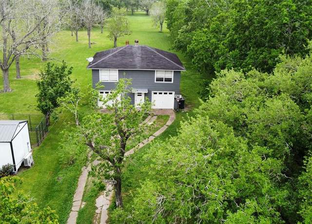 Property at 409 Doris St, El Campo, TX 77437, 2 beds, 1 bath
