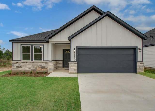 Property at 1910 1st St, Hempstead, TX 77445, 3 beds, 2 baths