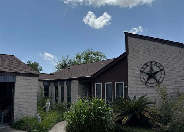 Property at 501 Pin Oak Dr, Baytown, TX 77520, 3 beds, 2 baths