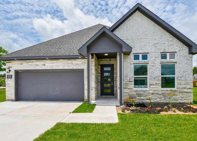 Property at 209 Silverleaf Rd, Sweeny, TX 77480, 3 beds, 2 baths