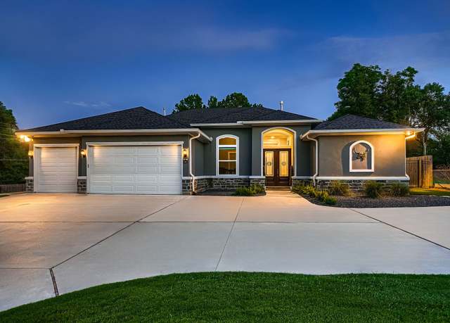 Property at 1206 E Stone St, Brenham, TX 77833, 2 beds, 2 baths