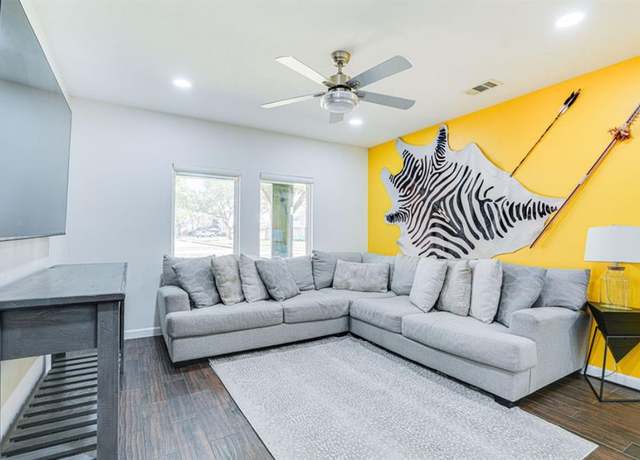 Property at 8614 Linkpass Ln, Houston, TX 77025, 3 beds, 2 baths