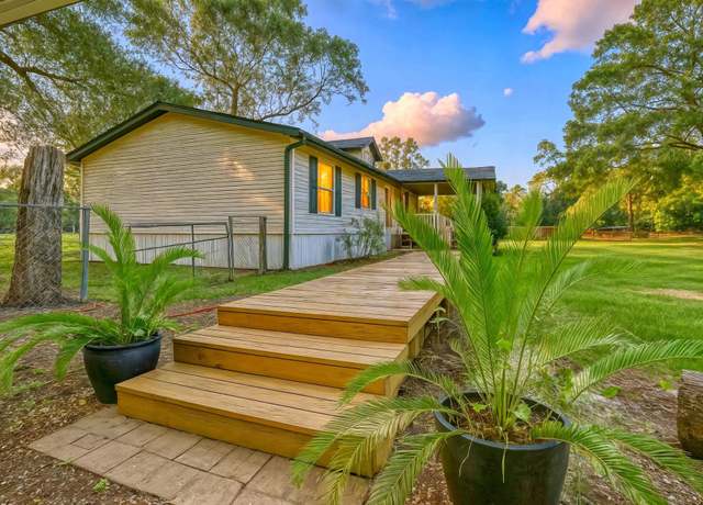 Property at 5442 Woodland Dr, Orange, TX 77632, 3 beds, 2 baths