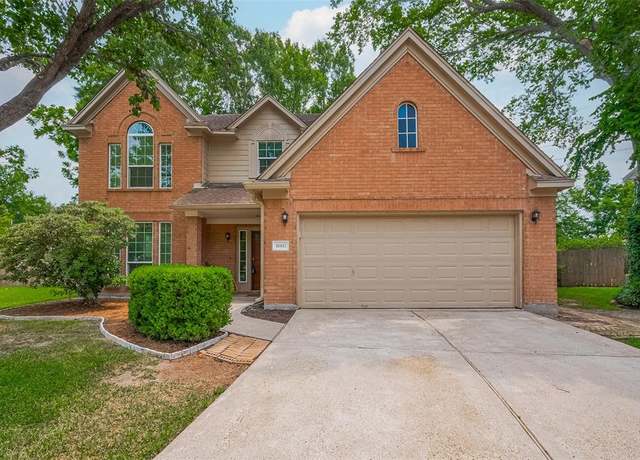 Property at 16811 Springfield Ct, Sugar Land, TX 77498, 4 beds, 2.5 baths