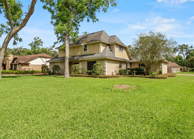 Property at 52 Hollyhock Ct, Lake Jackson, TX 77566, 4 beds, 2.5 baths