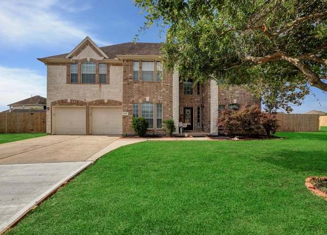 Property at 8602 Briar Oaks Ln, Baytown, TX 77523, 4 beds, 3.5 baths