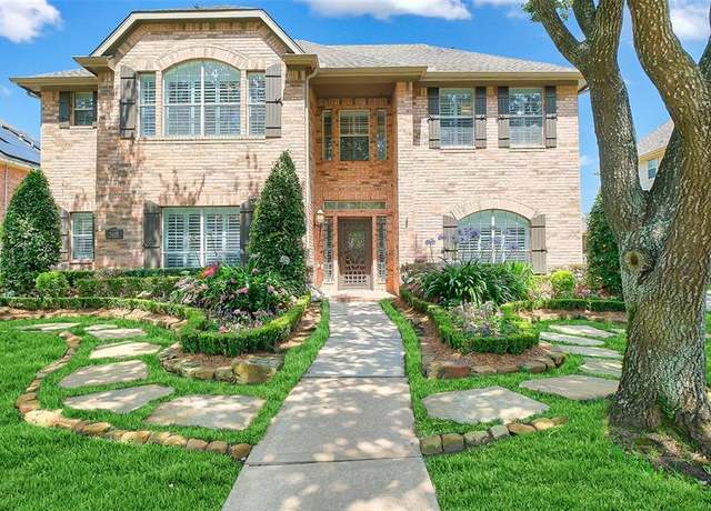 Property at 3903 Livingston Lake Ct, Pearland, TX 77581, 4 beds, 3.5 baths