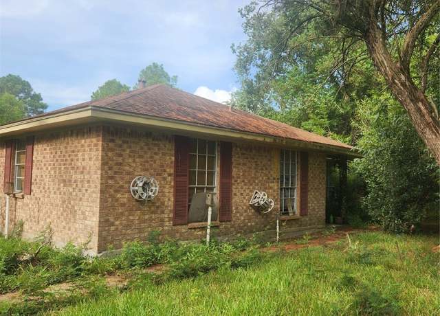 Property at 748 County Road 296d, Alvin, TX 77511, 3 beds, 2 baths