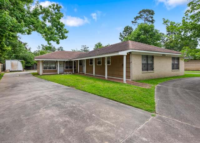 Property at 1704 N Pacific St, Conroe, TX 77301, 4 beds, 2 baths