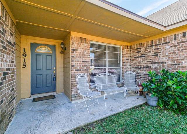 Property at 1915 Landmark Dr, Richmond, TX 77406, 3 beds, 2 baths