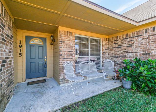 Property at 1915 Landmark Dr, Richmond, TX 77406, 3 beds, 2 baths