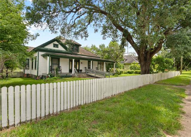 Property at 2027 Grand Ave, Liberty, TX 77575, 3 beds, 2 baths