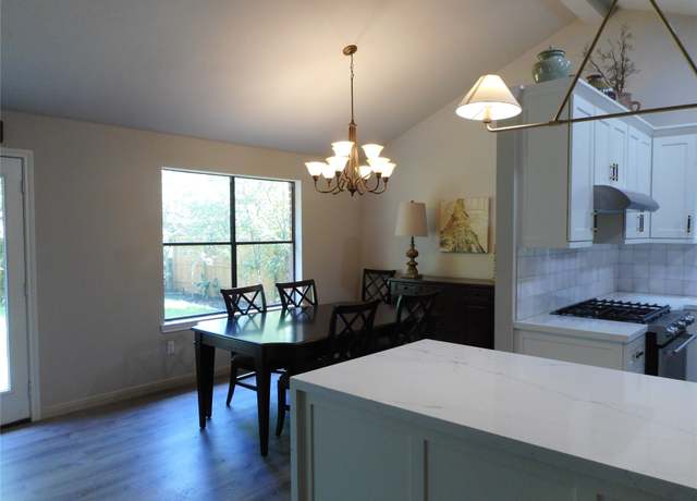 Property at 34 Cricket Hollow Pl, The Woodlands, TX 77381, 4 beds, 2 baths