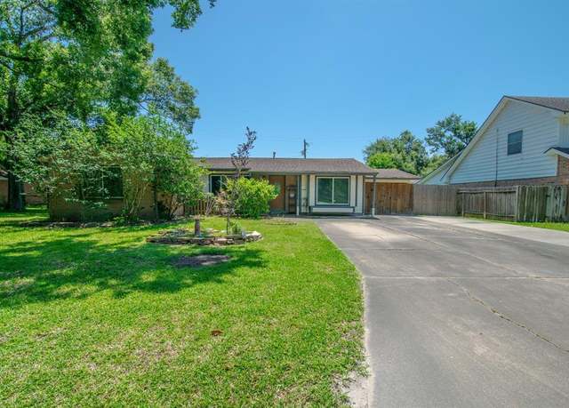 Property at 725 Cedar Lawn Dr, Alvin, TX 77511, 3 beds, 2 baths