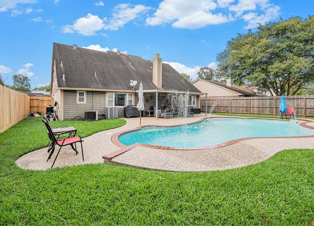Property at 2319 Meade Ct, League City, TX 77573, 5 beds, 2.5 baths
