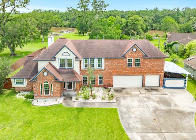Property at 208 Fawn Trl, Lake Jackson, TX 77566, 5 beds, 3.5 baths