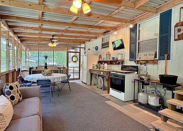 Property at 14 Finley Dr, Trinity, TX 77320, 3 beds, 2 baths