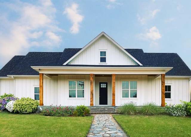 Property at 1365 Stetson St, Sealy, TX 77474, 3 beds, 2.5 baths