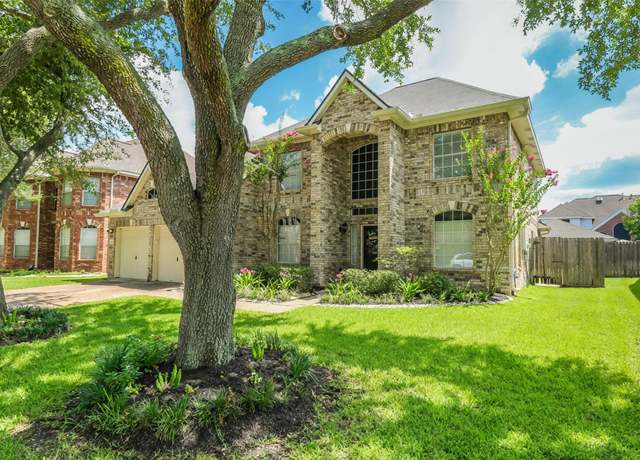 Property at 13611 Country Green Ct, Houston, TX 77059, 4 beds, 2.5 baths