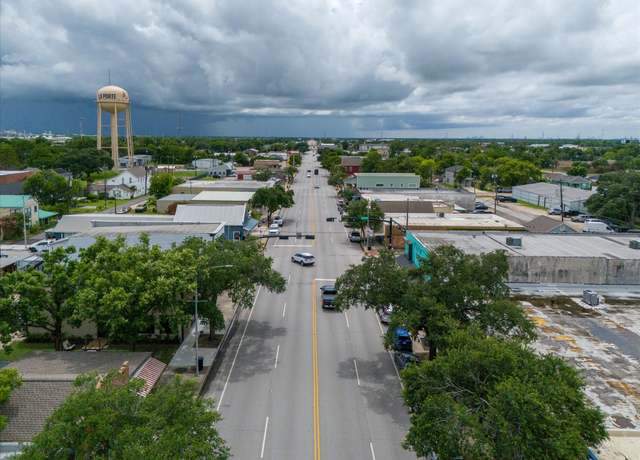 Property at 127 S Virginia Ave, La Porte, TX 77571, 3 beds, 2.5 baths
