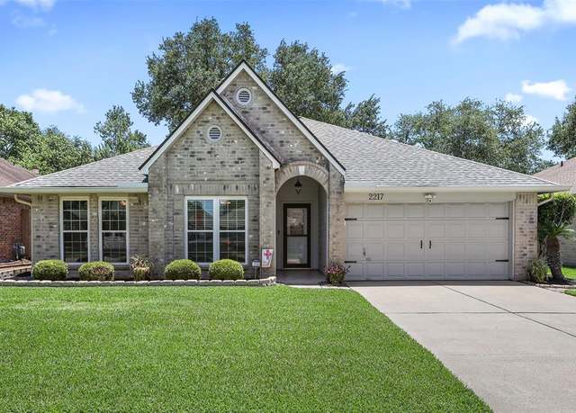 Property at 2217 Bennigan St, League City, TX 77573, 3 beds, 2 baths