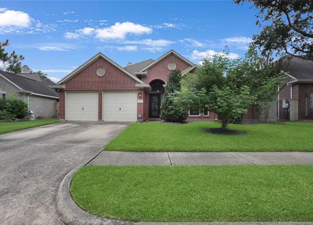 Property at 3816 Lake View Dr, Pearland, TX 77581, 3 beds, 2 baths