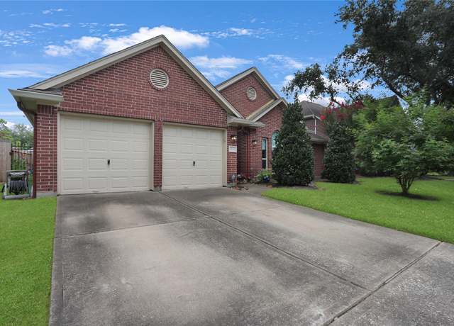 Property at 3816 Lake View Dr, Pearland, TX 77581, 3 beds, 2 baths