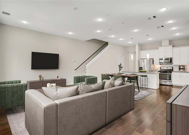Property at 2434 Cochran St, Houston, TX 77009, 3 beds, 2.5 baths