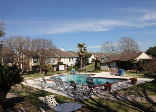 Property at 6601 Wanda Ln, Houston, TX 77074, 2 beds, 2.5 baths