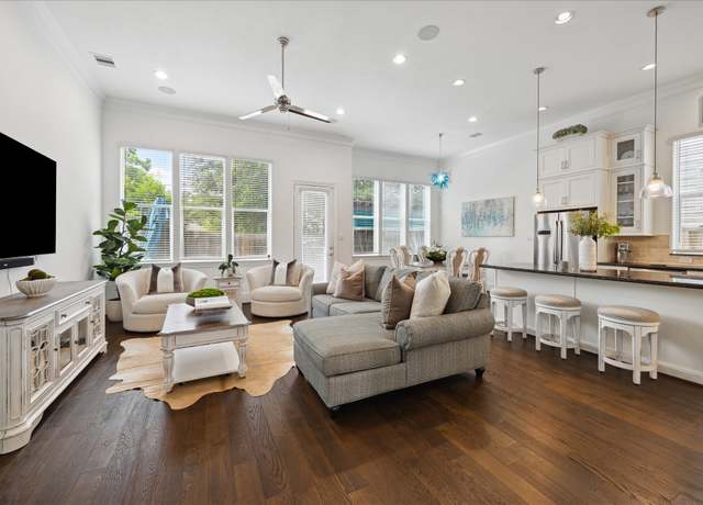 Property at 3410 Timbergrove Heights St, Houston, TX 77008, 3 beds, 3.5 baths