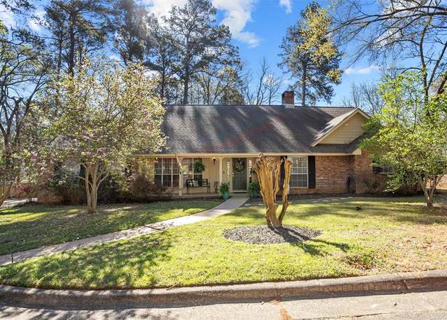 Property at 2126 E Austin St, Nacogdoches, TX 75965, 4 beds, 3.5 baths