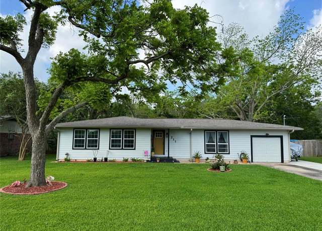 Property at 211 Southern Oaks Dr, Lake Jackson, TX 77566, 3 beds, 2 baths
