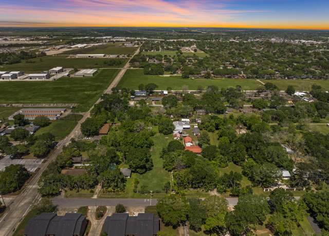 Property at 903 Brooks Ave, Rosenberg, TX 77471