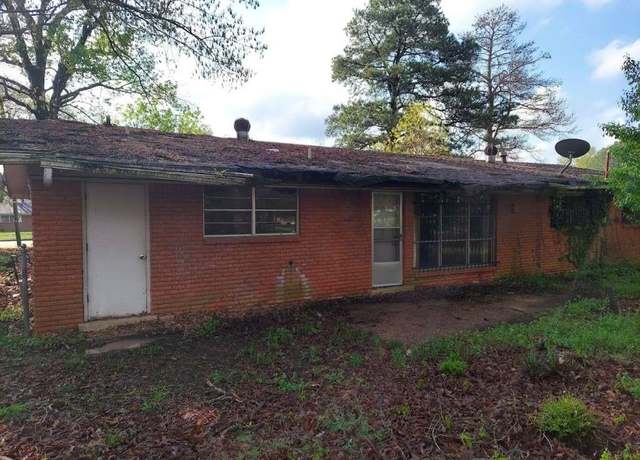 Property at 1716 S Robison Rd, Texarkana, TX 75501, 3 beds, 2 baths