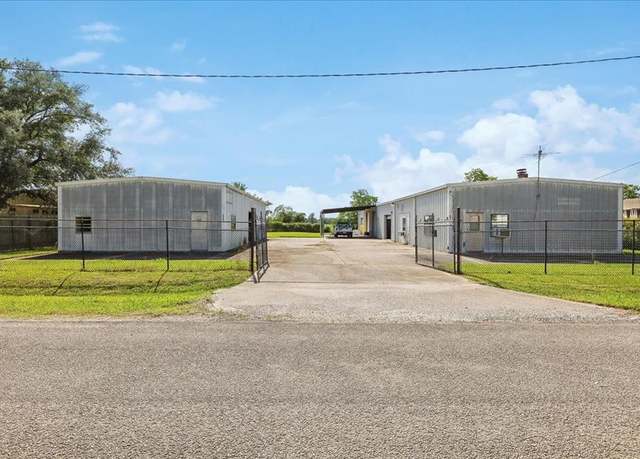 Property at 2432 Westpine Rd, Beaumont, TX 77713, 2 beds, 1.5 baths