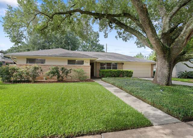 Property at 5719 Burlinghall Dr, Houston, TX 77035, 4 beds, 2 baths